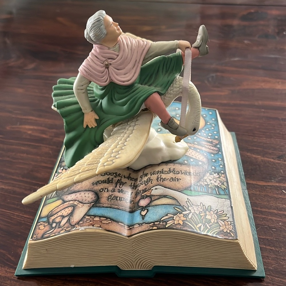 Enesco Mother Goose Action Musical Plays Brahms’ Lullaby While Goose Wings Move